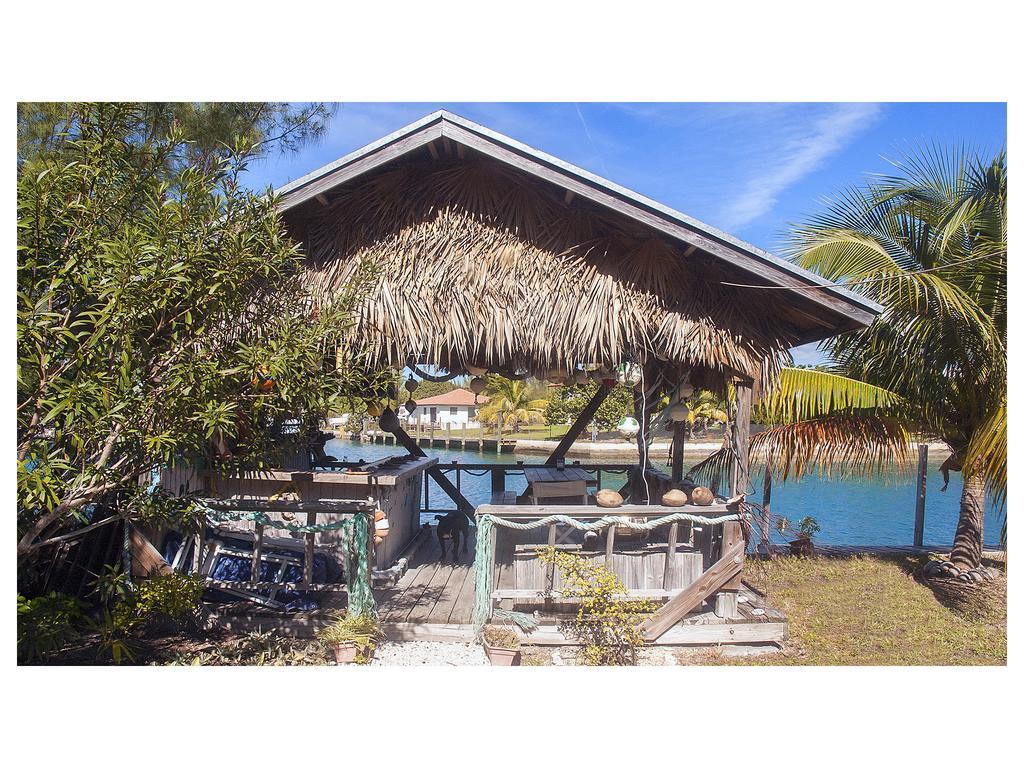 Silver Point Villa 自由港市 外观 照片